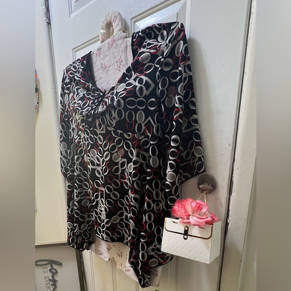 Ladies plus  fashion bug 30/32W asymmetrical print blouse - Picture 7 of 15